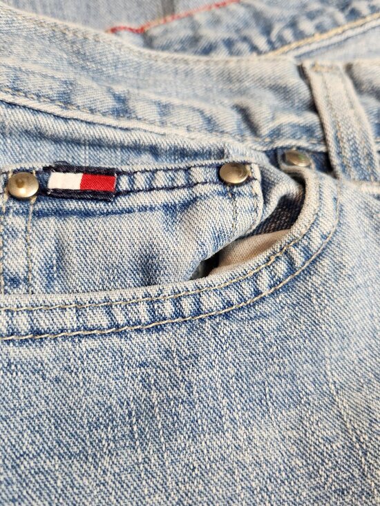 Tommy Hilfiger Classic Fit Jeans Light Wash Size 4A - Picture 3 of 10